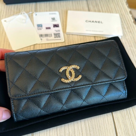 Chanel Black Quilted Wallet - Picture 16 of 17
